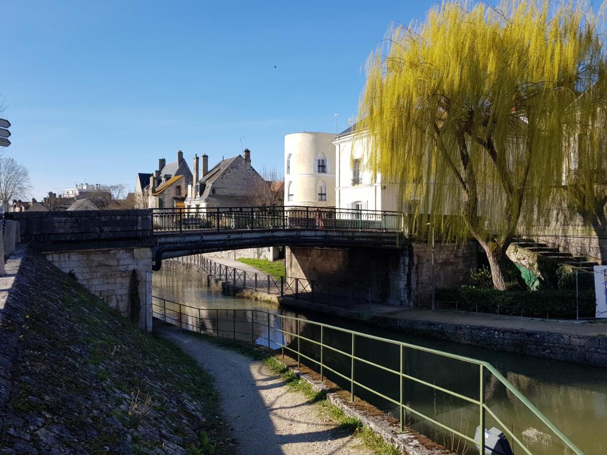 La maison Virginie log 1 à 2 pers hyper centre climatisation parking linge wifi proximité lac canal piscine Montargis Exterior foto