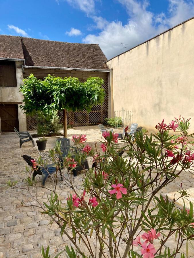 La maison Virginie log 1 à 2 pers hyper centre climatisation parking linge wifi proximité lac canal piscine Montargis Exterior foto