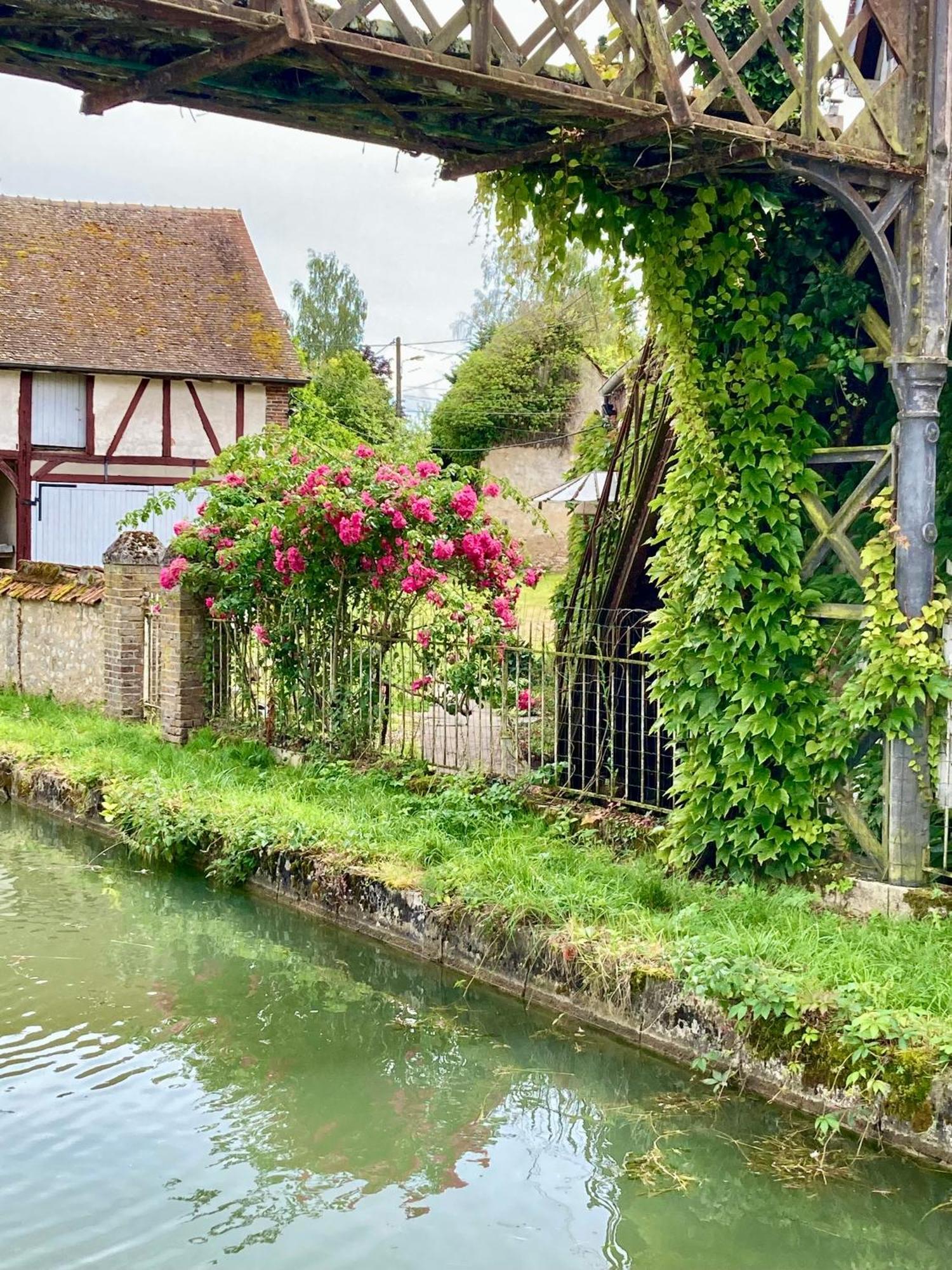 La maison Virginie log 1 à 2 pers hyper centre climatisation parking linge wifi proximité lac canal piscine Montargis Exterior foto